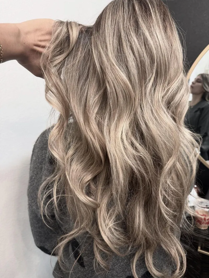 Ash blonde waves, by Maha