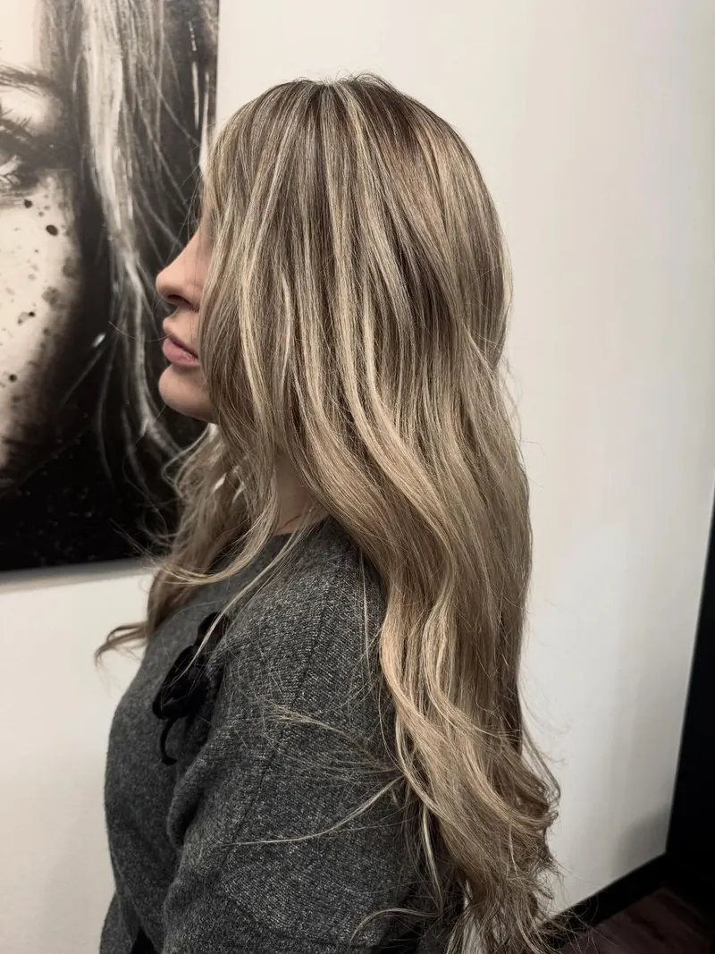 Blonde waves, by Maha