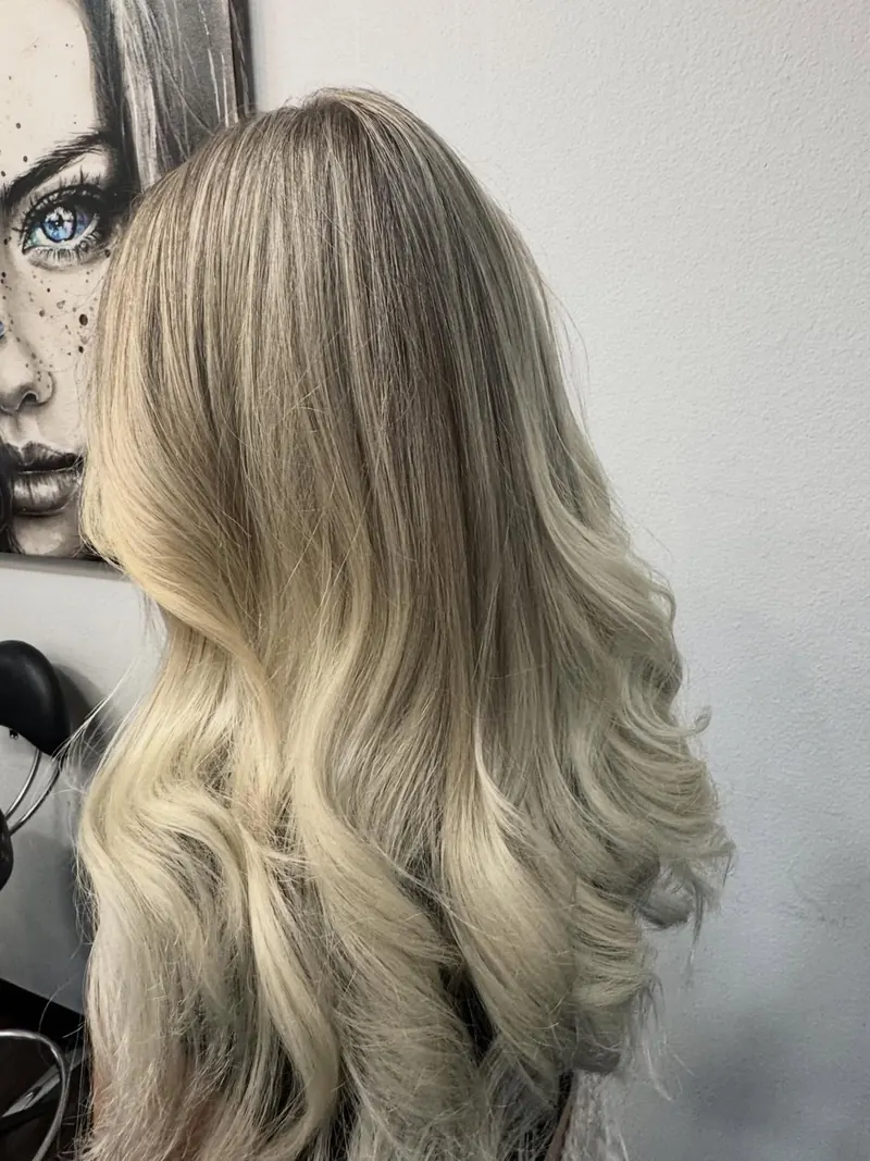 Platinum waves, by Maha